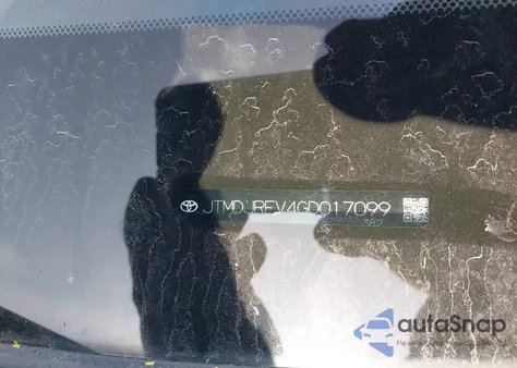 2016 Toyota Rav4 Hybrid Limited z USA, uszkodzony, nr VIN JTMDJREV4GD017099